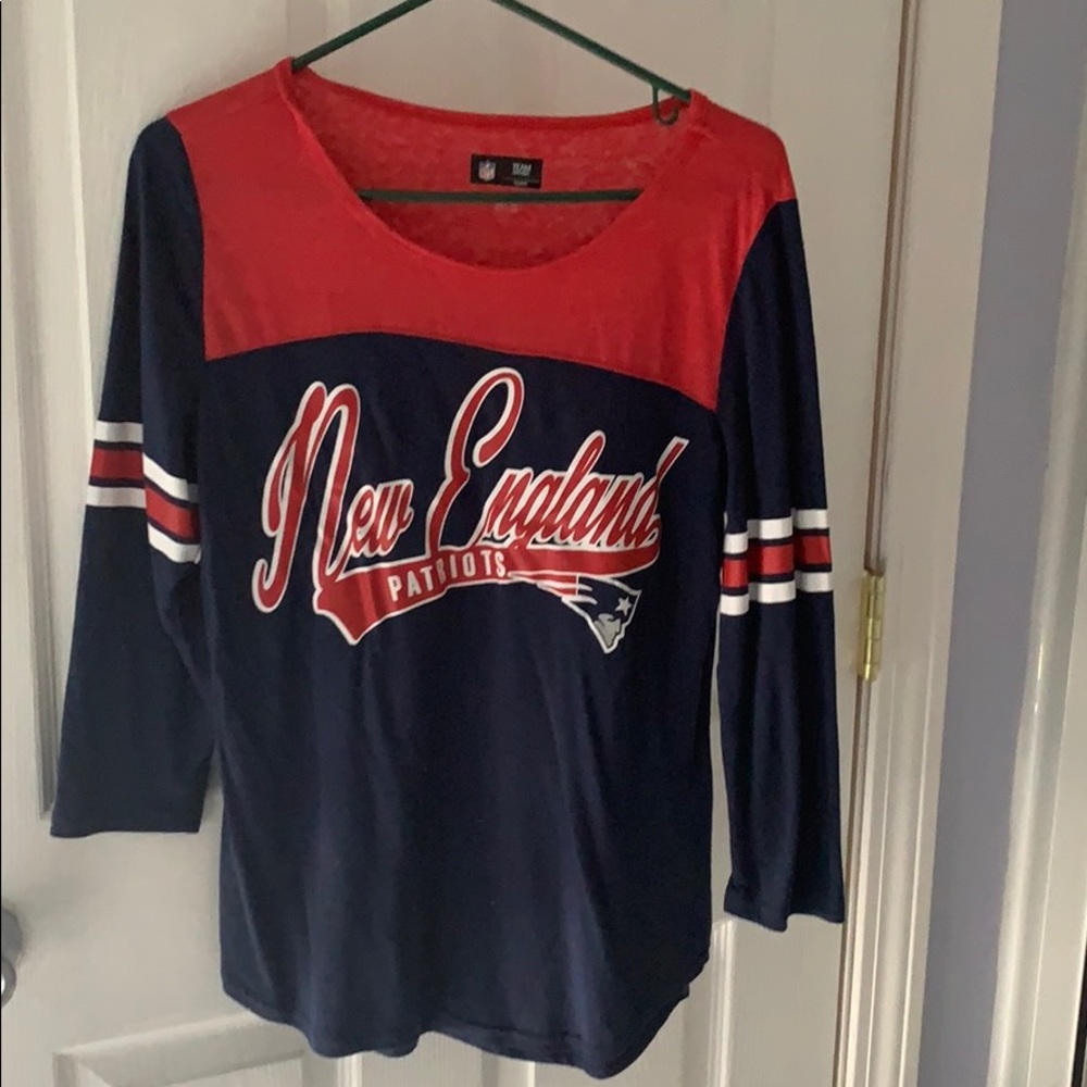 New England Patriots women’s shirt size L